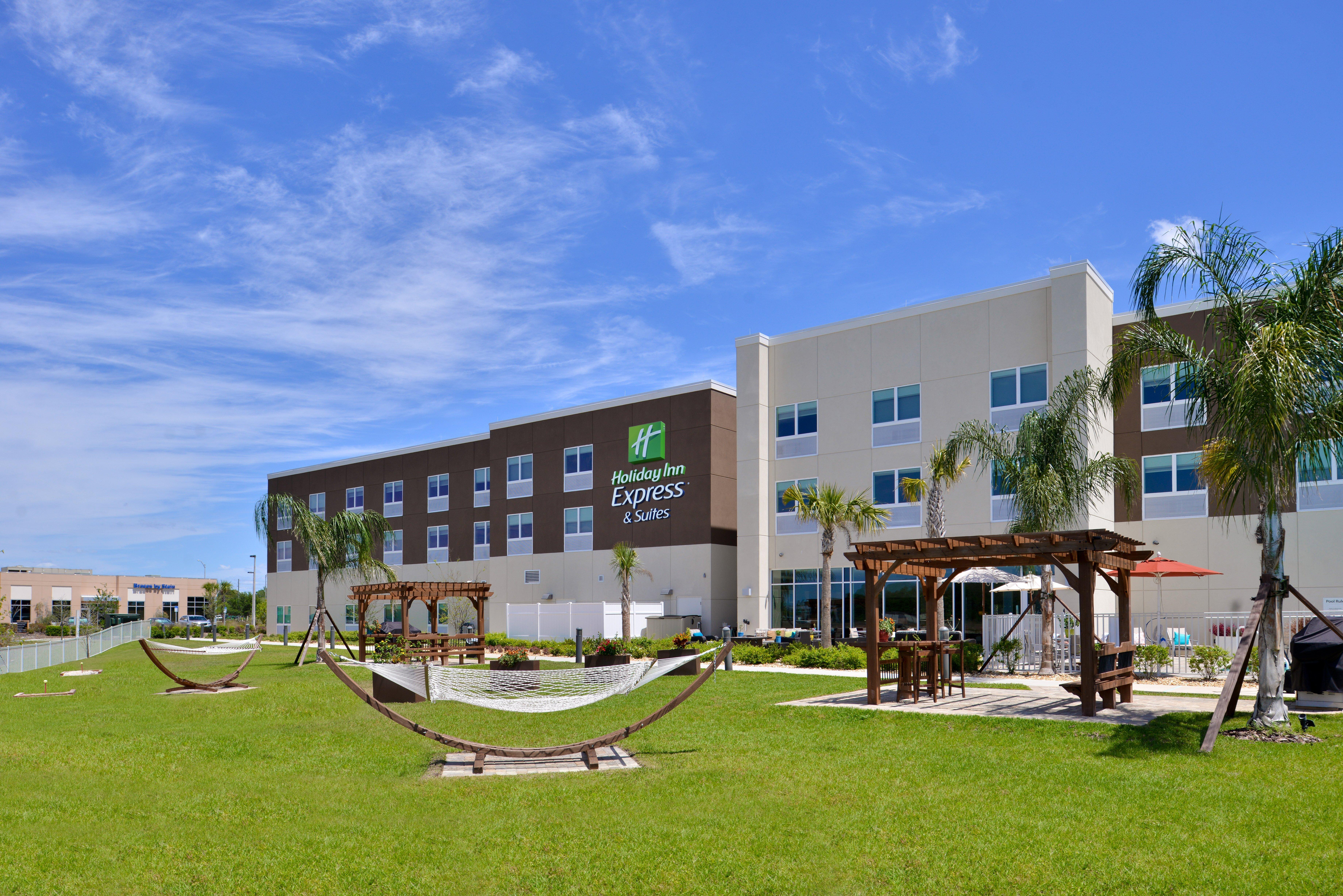 Holiday Inn Express&Suites Trinity Exterior foto